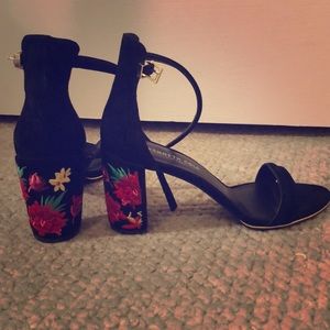 Kenneth Cole black heels